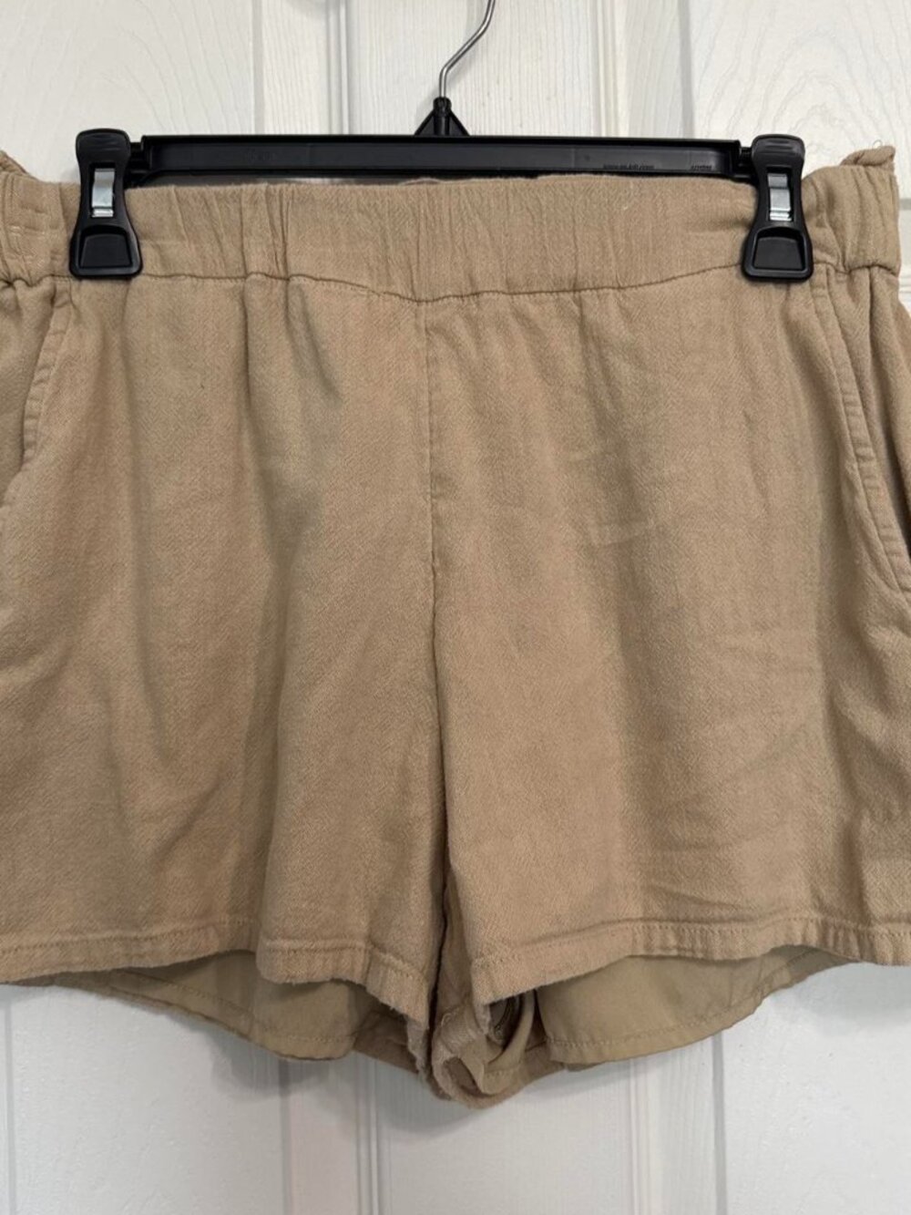 Tan Hollister “linen feel” shorts with elastic waistband #linen #summer